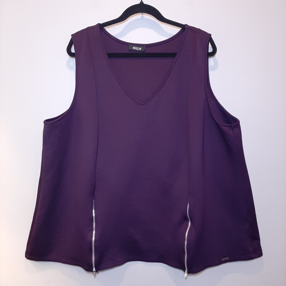 ❌SOLD❌MBLM Sleeveless Scuba Top Vneck Zippered Hem Accent Dressy - Picture 9 of 11